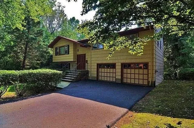 552 Stevens Ave — Photo 1
