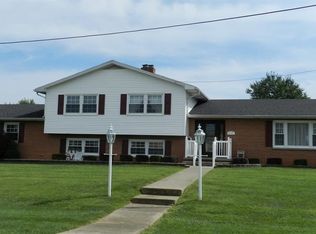 115 E Center Dr, Oakland City, IN 47660