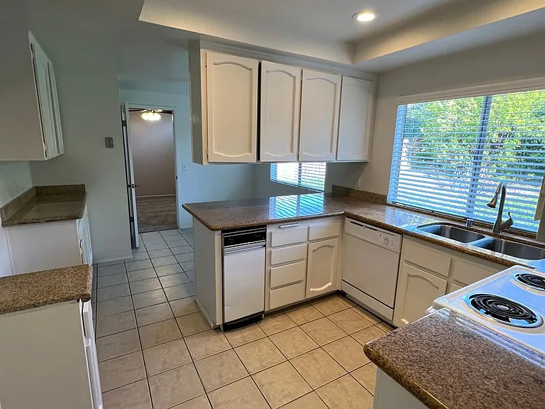 8081 Hillandale Dr — Photo 5