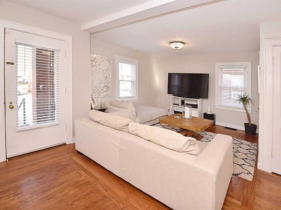 4th image of 6843 Hurd Ave
