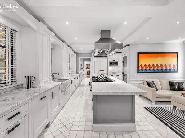 1010 5th Avenue image 3 of 20