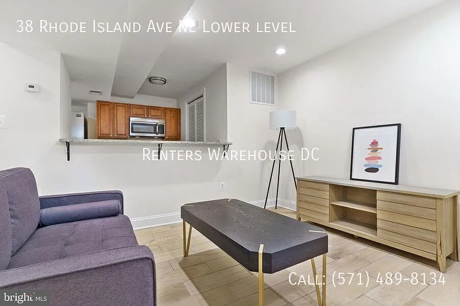 Welcome home to this 2Bd/1Bth lower-level apartment in Bloomingdale! — Photo 1