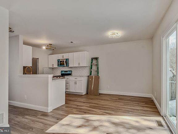 2nd image of 24 Mill Stream Rd