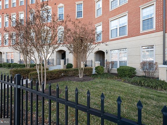 4th image of 7993 Crescent Park Dr #171