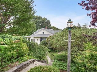 51 Birdsall Ave, Trumbull, CT 06611