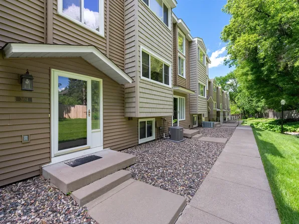 304 Pondridge Cir, Wayzata, MN 55391