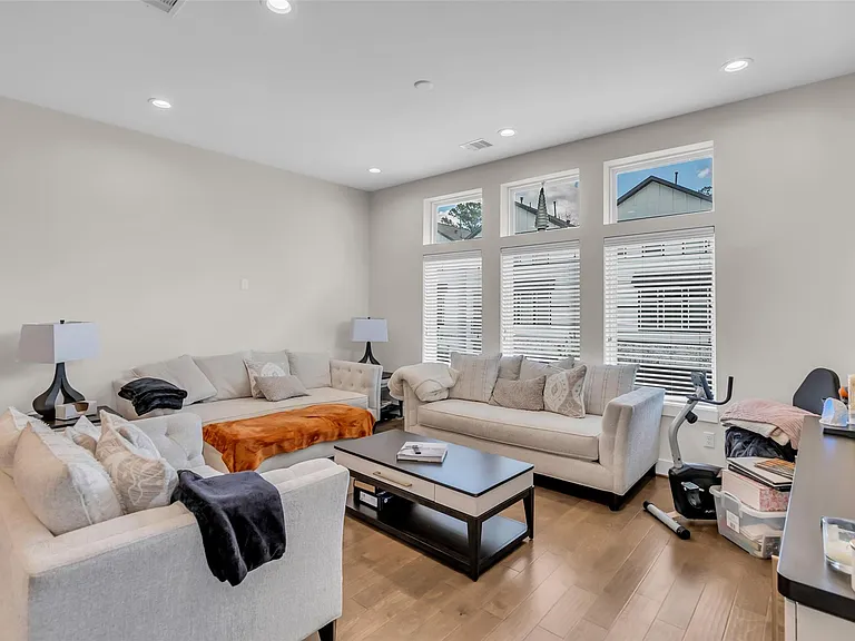 5303 Donovan Gardens Ln — Photo 11
