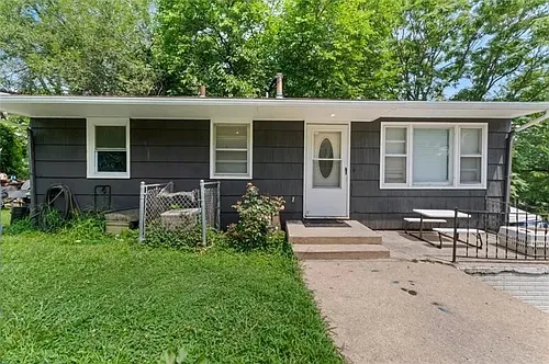 2204 S Cedar Ave Photo 1