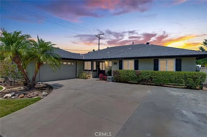 1049 El Mirador Dr — Photo 1