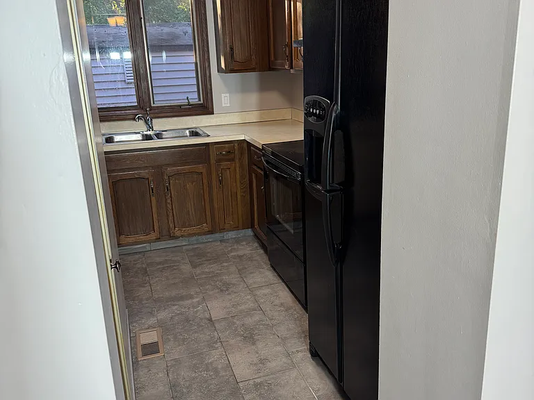 2219 Southwood Pl — Photo 7