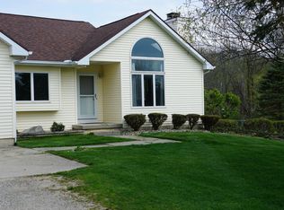 13616 Kenyon Rd, Grand Ledge, MI 48837