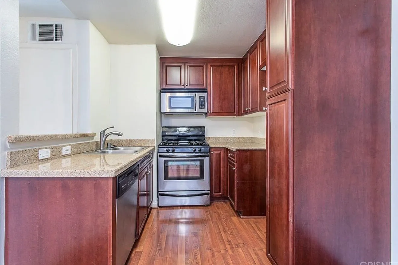 1 bed, 610 sqft, $2,100 — Photo 4