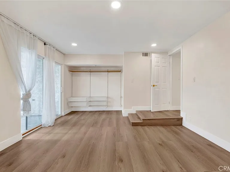 1432 N Catalina St — Photo 17