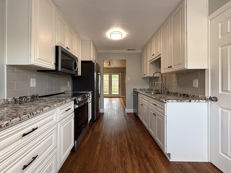 4606 Merrimac Ln — Photo 11
