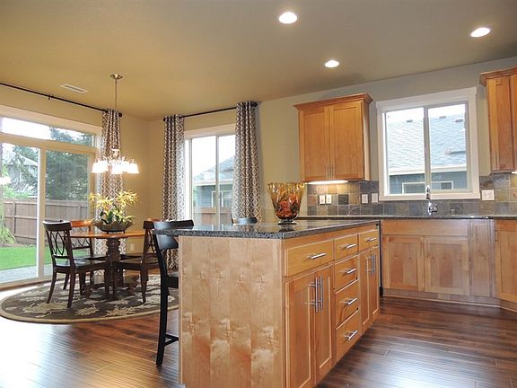 4th image of 10807 NE 88th St