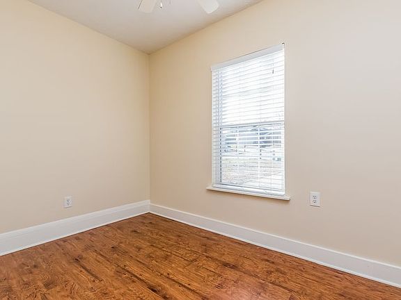 4th image of 547 Lakecourt Dr