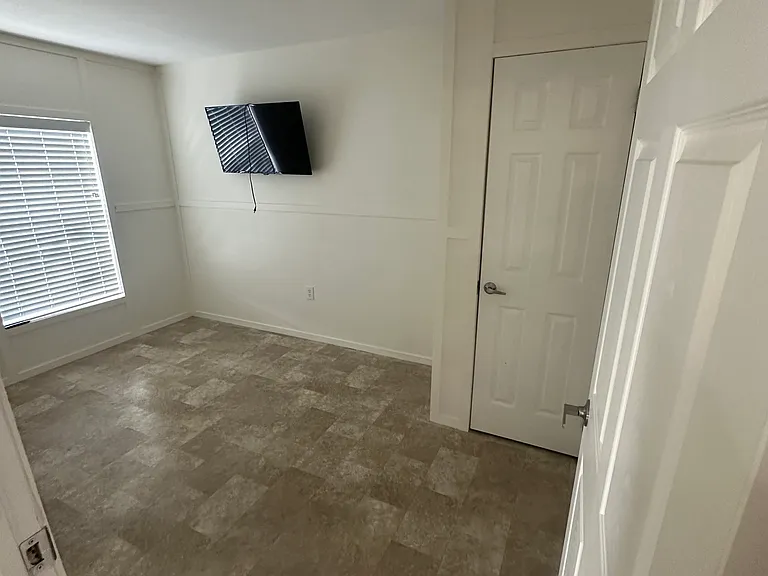 Woodland Ave — Photo 4