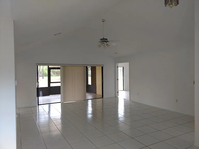 2696 La Alameda Ave — Photo 13
