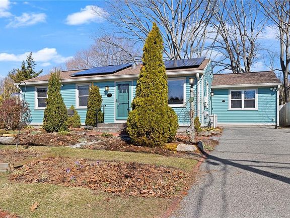 2nd image of 22 Grassy Plain Rd E