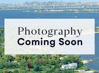 5 Victoria Rd, Hampton Bays, NY 11946