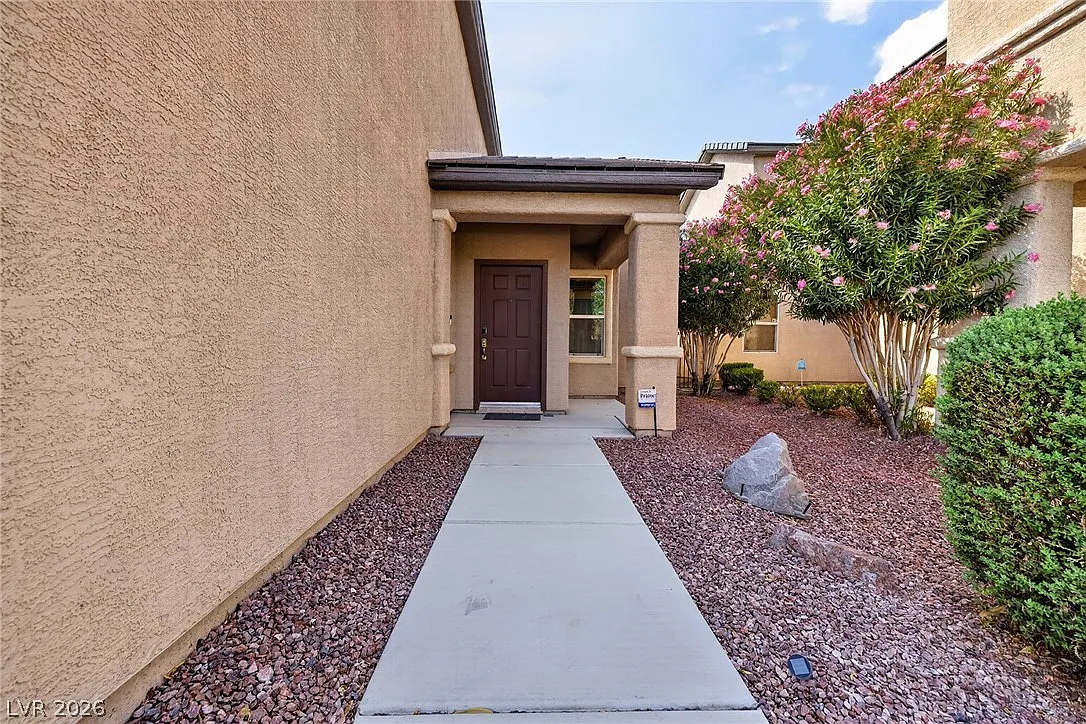 3 bed, 2.5 bath, 1669 sqft, $2,200 — Photo 3
