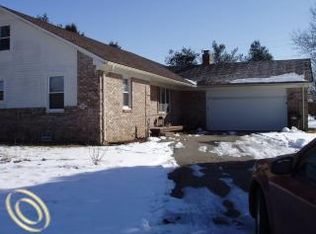 5200 Paula Crest Dr, Commerce Township, MI 48382