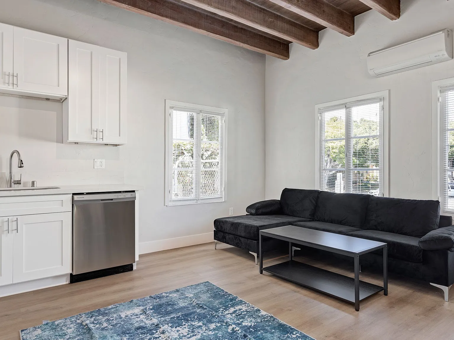 A 6 Bedroom, 6 Bathroom apartment with common areas and a fully functional kitchen at 1707 Kelton... — Photo 3