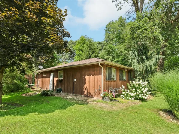 131 Club Dr, Slippery Rock, PA 16057