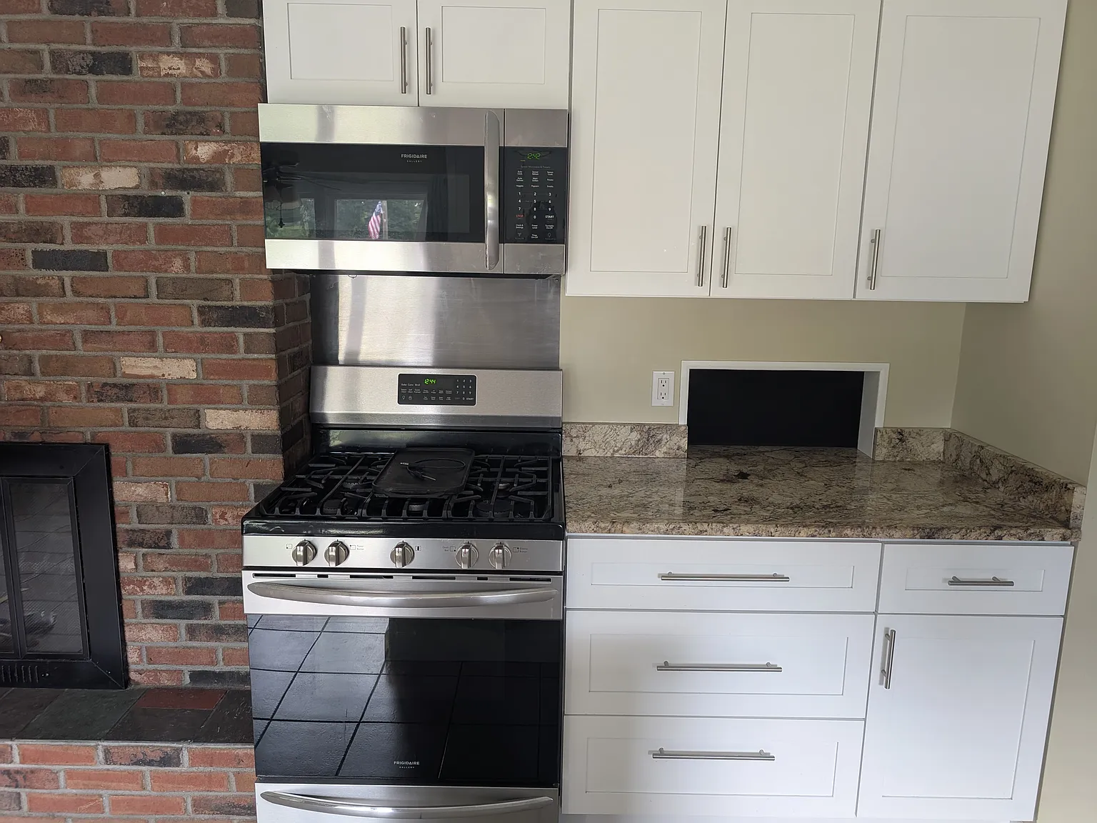 2 bed, 1020 sqft, $2,045 — Photo 4