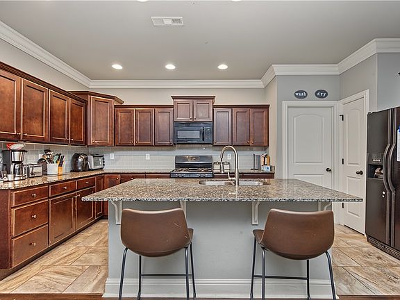 2nd image of 400 Orchard Cir