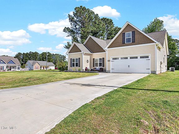 2nd image of 301 Buckeye Court S