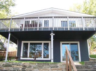 N8540 Booth Lake Hghts Rd, East Troy, WI 53120