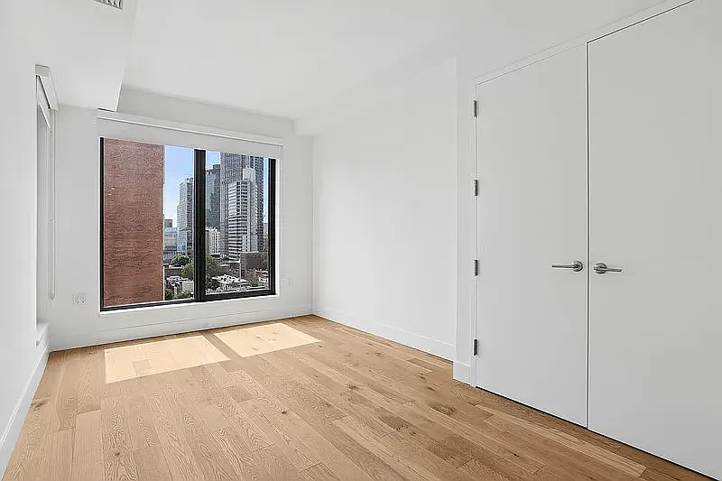 240 Willoughby St — Photo 2