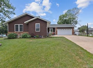 637 Oregon Trail Ct, Saint Charles, MO 63304