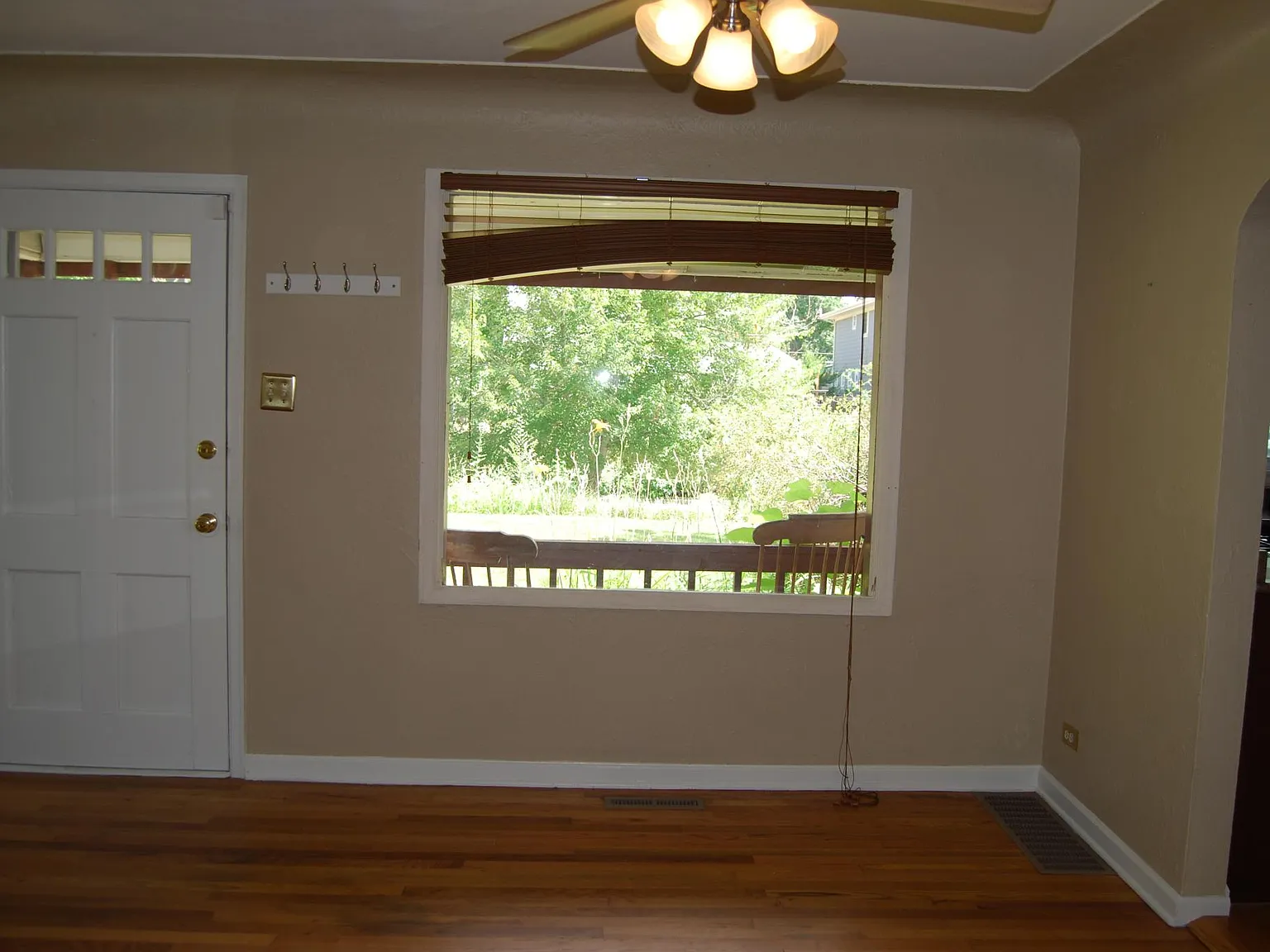 4 bed, 2639 sqft, $3,500 — Photo 3