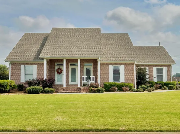 215 Melissa Dr, Muscle Shoals, AL 35661