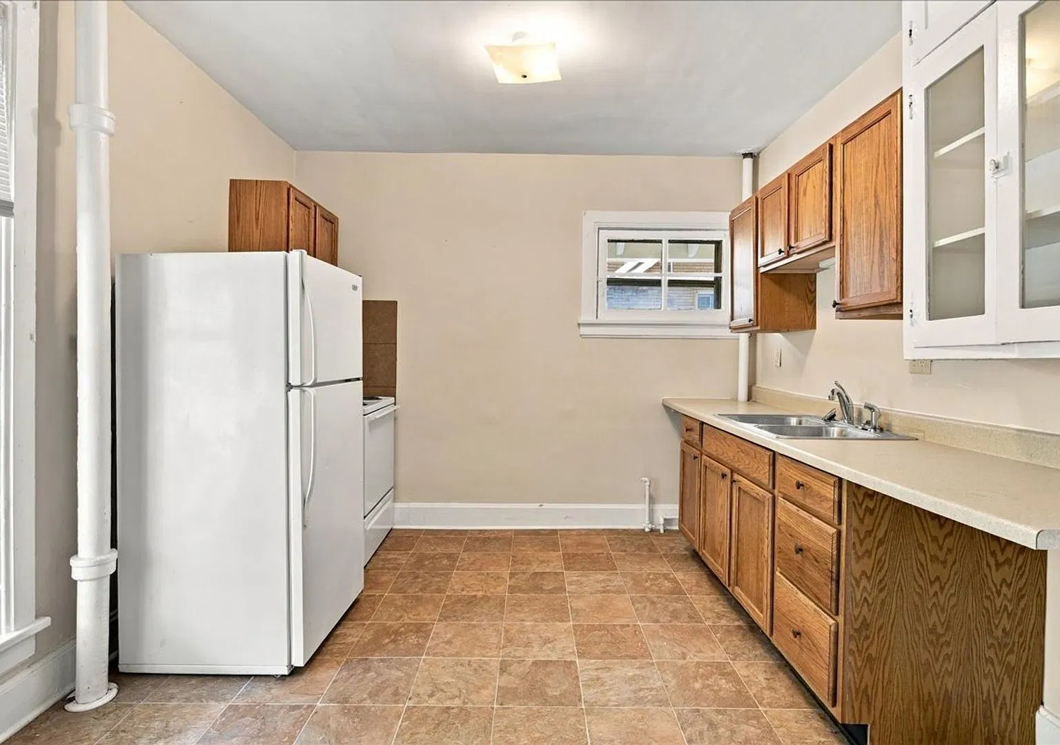 5334 E Washington St - Unit 4 - $925.00/mo. — Photo 4