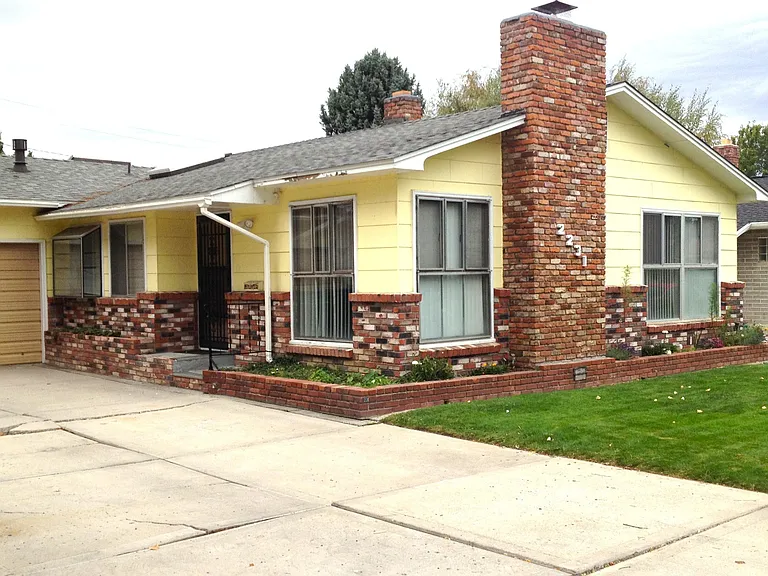 2231 Riviera St — Photo 2