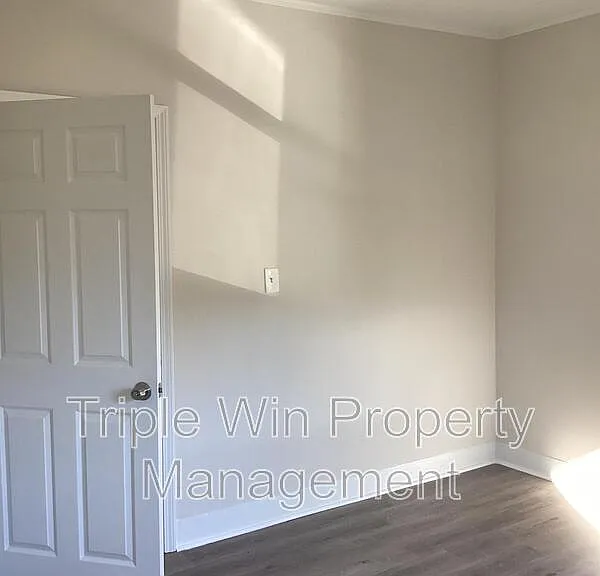 535 S Adams St — Photo 12