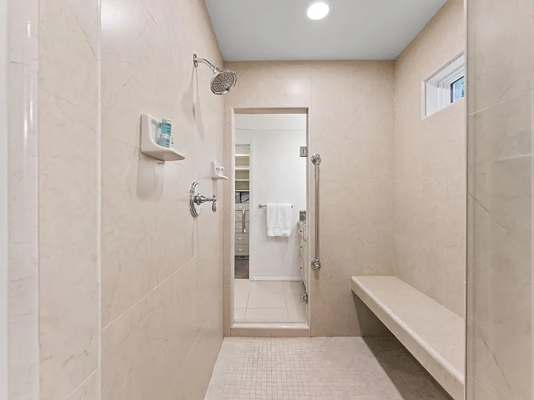990 W Parkhill Dr — Photo 32