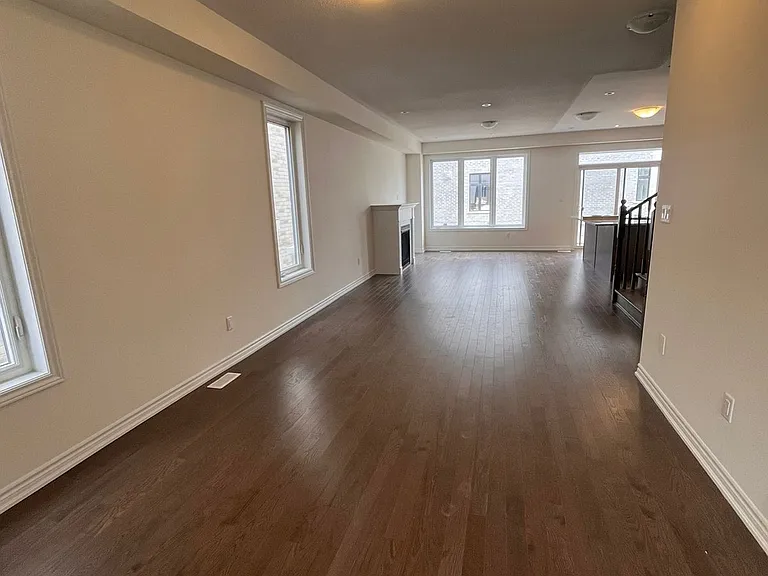 2107 Hallandale St — Photo 4