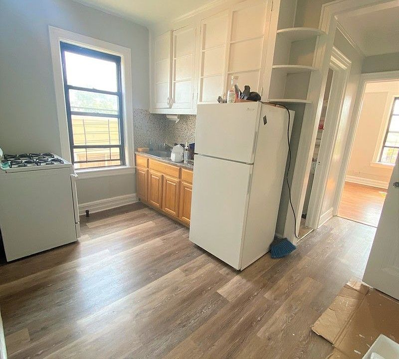 1st image of 950 E 227th St #3A