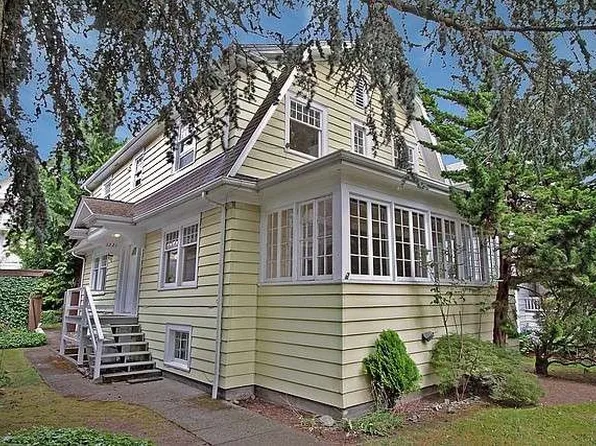 5221 18th Ave NE, Seattle, WA 98105