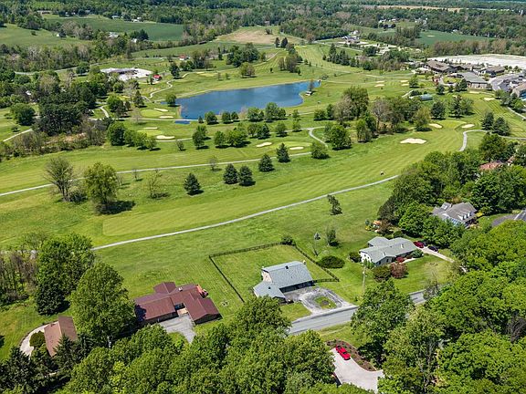 3rd image of 201 Country Club Trl