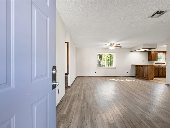 2nd image of 3212 Gwendolyn Ln