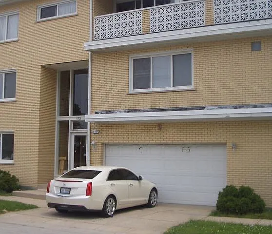 8701 S Sacramento Ave APT 2NE photo 1