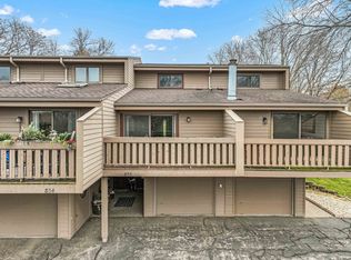 832 Stone Ridge Pl, Dubuque, IA 52001