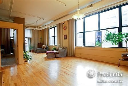 2nd image of 547 S Clark St APT 802