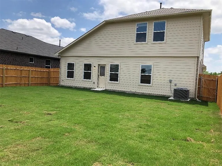 10701 Seguin Rd — Photo 17