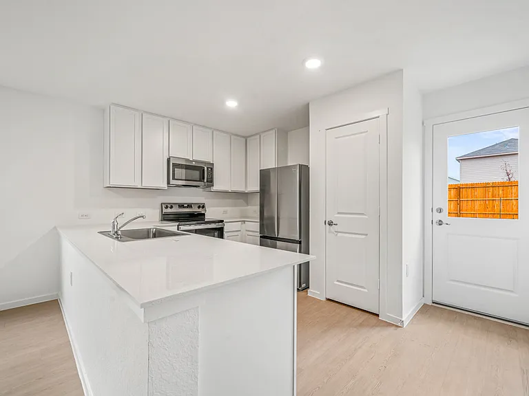 3911 Bates Pl — Photo 5